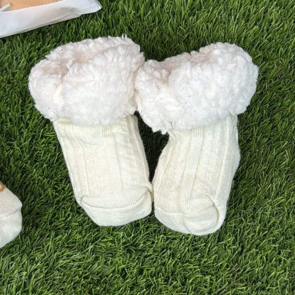 Adorable Cream Lion Baby Socks Set and boots shoe